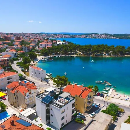 Tomi Ciovo Апартаменти *