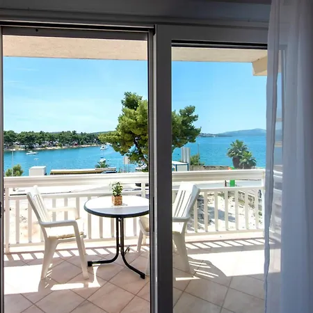 Tomi Ciovo Апартаменти *