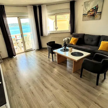 Tomi Ciovo Трогір