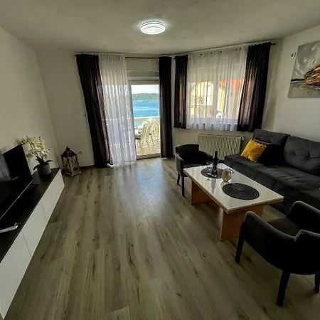 Апартаменти Tomi Ciovo