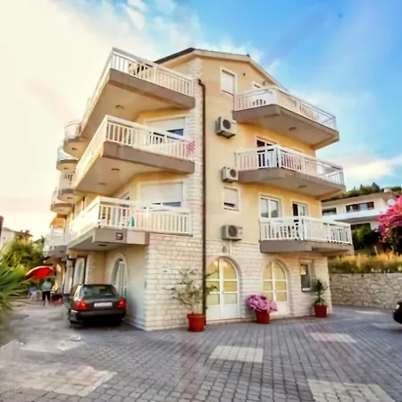 Tomi Ciovo Апартаменти