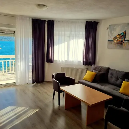 Tomi Ciovo * Трогір