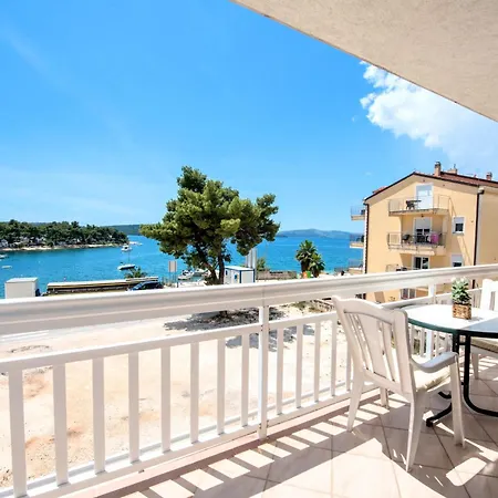 Апартаменти Tomi Ciovo *