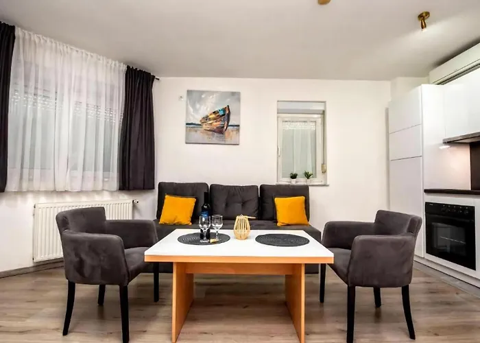 Tomi Ciovo Appartement *
