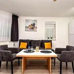 Tomi Ciovo Apartment *