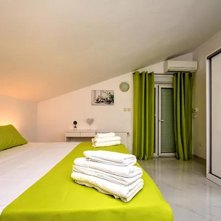 Tomi Ciovo Apartmán