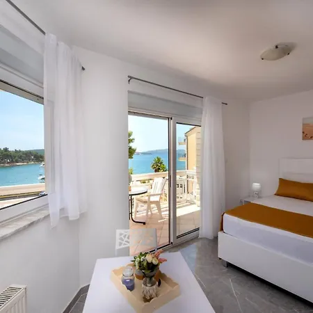 Tomi Ciovo Апартаменты *