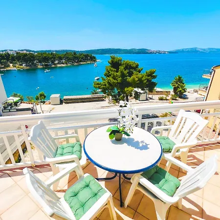 Tomi Ciovo Апартаменты Трогир