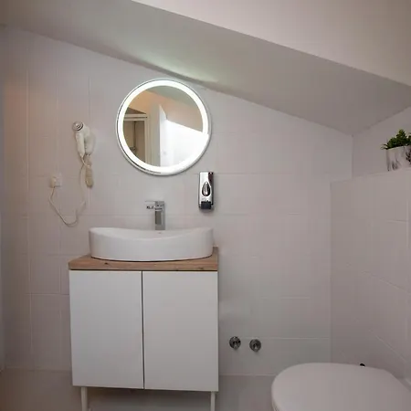 Tomi Ciovo Apartmán