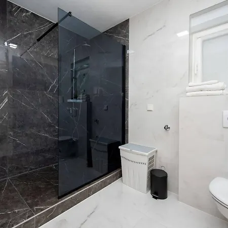 Tomi Ciovo Apartmán *
